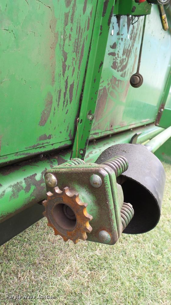 image for item DA6768 1992 John Deere 930 flex head