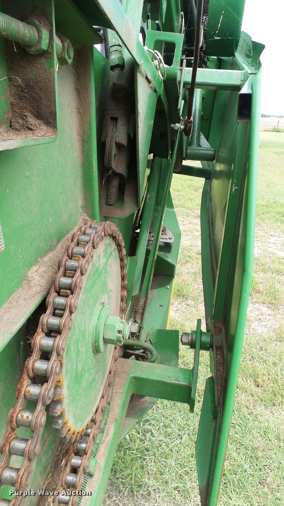 image for item DA6768 1992 John Deere 930 flex head