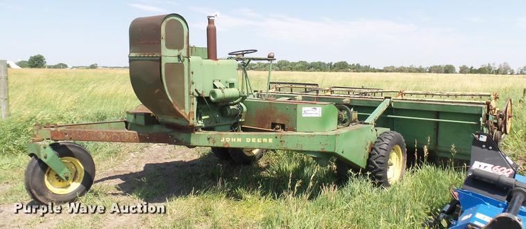 image for item DA7951 John Deere 215A self-propelled windrower