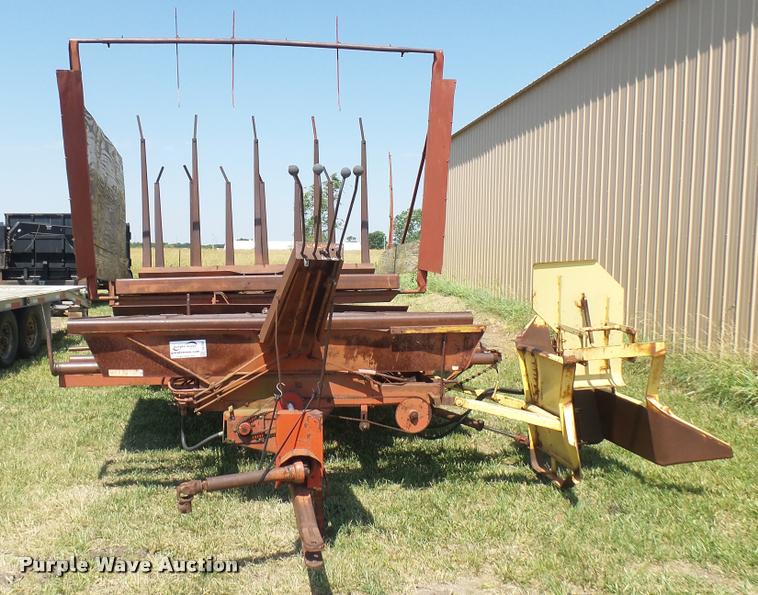 image for item DA7961 New Holland bale stacker