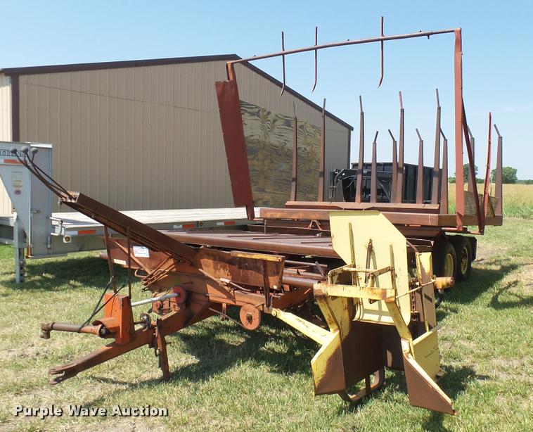 image for item DA7961 New Holland bale stacker