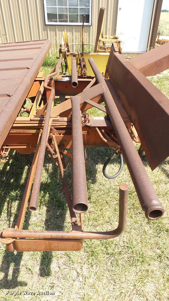 image for item DA7961 New Holland bale stacker