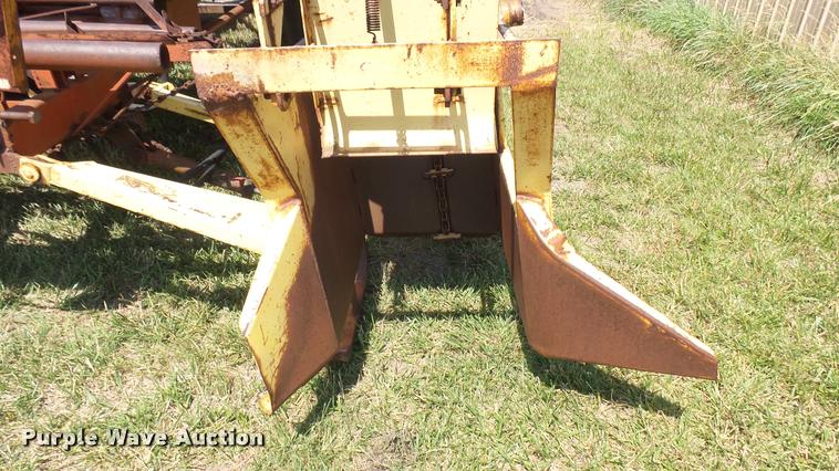 image for item DA7961 New Holland bale stacker