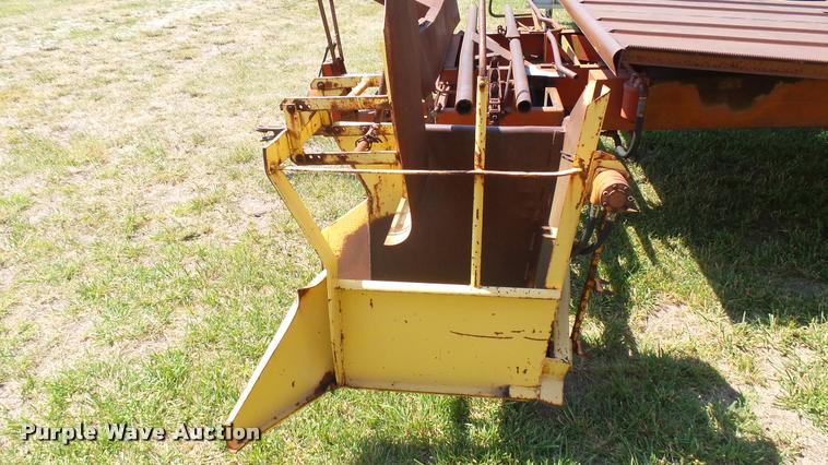 image for item DA7961 New Holland bale stacker