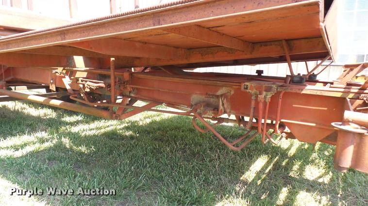 image for item DA7961 New Holland bale stacker