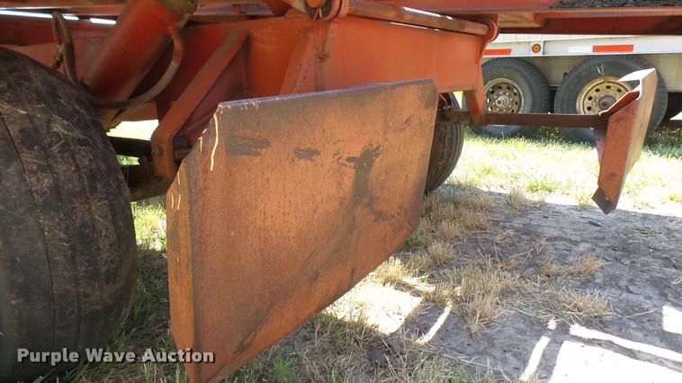 image for item DA7961 New Holland bale stacker