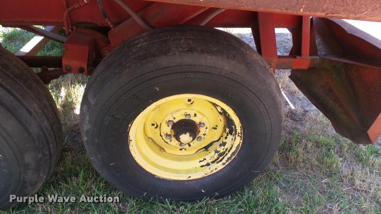 image for item DA7961 New Holland bale stacker