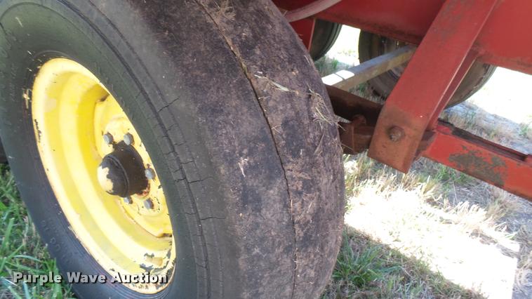 image for item DA7961 New Holland bale stacker