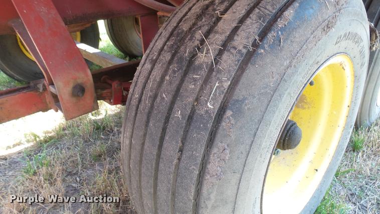 image for item DA7961 New Holland bale stacker