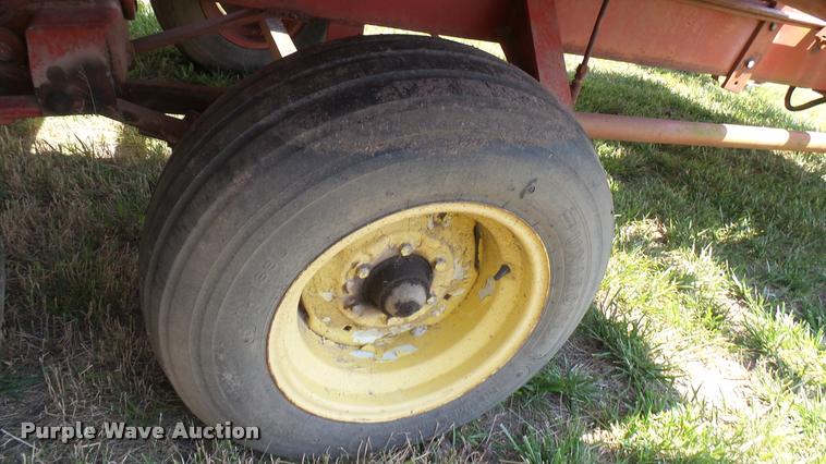 image for item DA7961 New Holland bale stacker