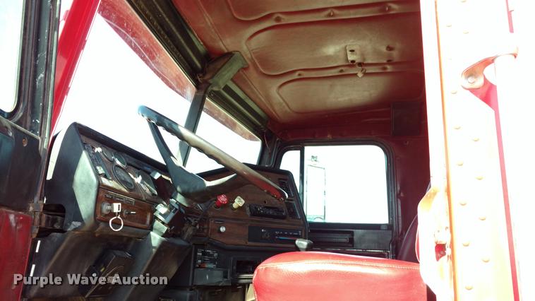 image for item DB0982 1990 Freightliner FLD semi truck