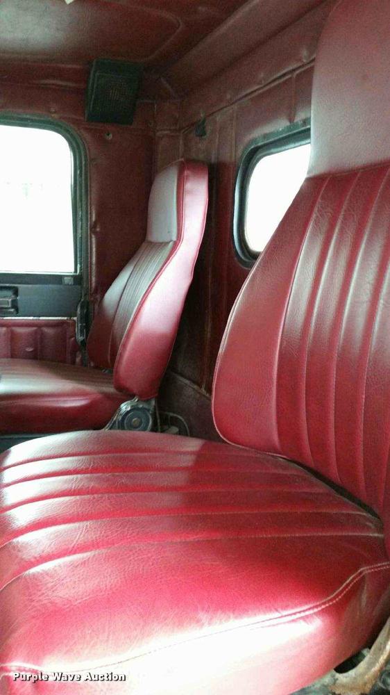 image for item DB0982 1990 Freightliner FLD semi truck