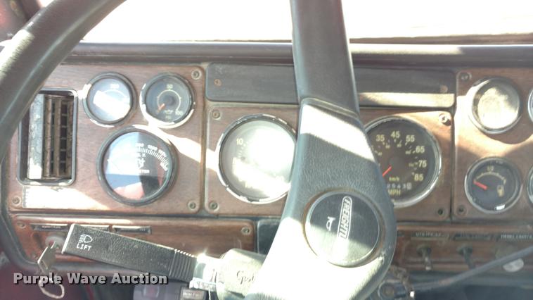 image for item DB0982 1990 Freightliner FLD semi truck