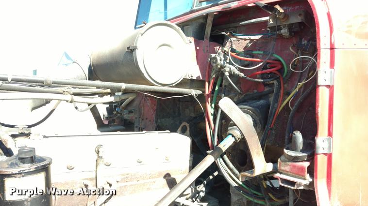 image for item DB0982 1990 Freightliner FLD semi truck