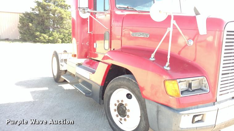image for item DB0982 1990 Freightliner FLD semi truck