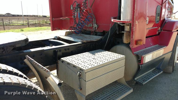 image for item DB0982 1990 Freightliner FLD semi truck