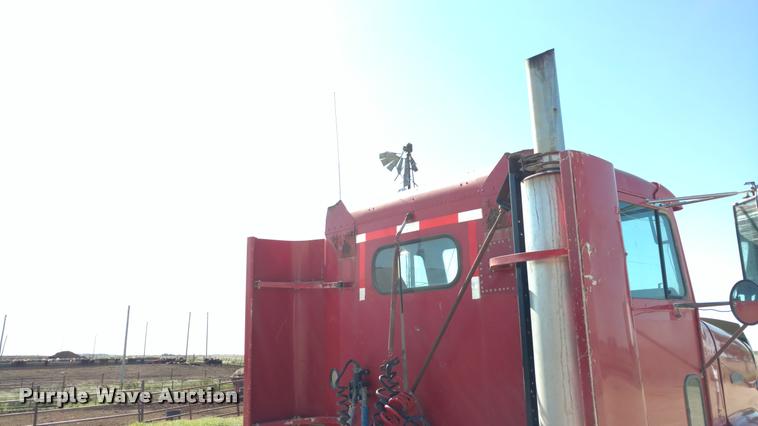 image for item DB0982 1990 Freightliner FLD semi truck