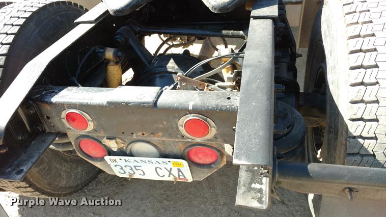 image for item DB0982 1990 Freightliner FLD semi truck