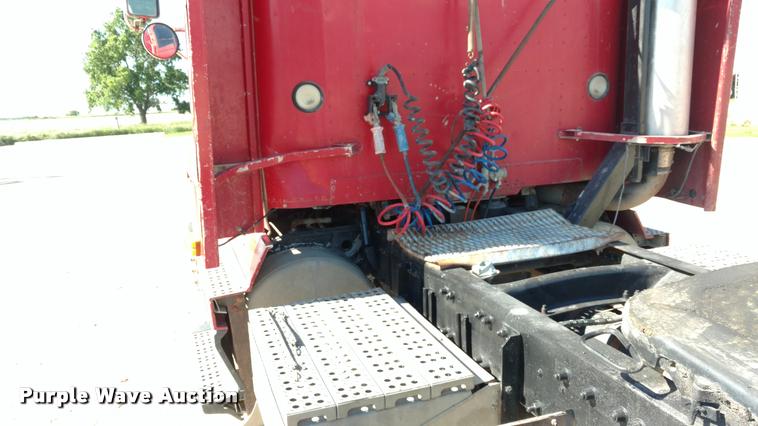 image for item DB0982 1990 Freightliner FLD semi truck