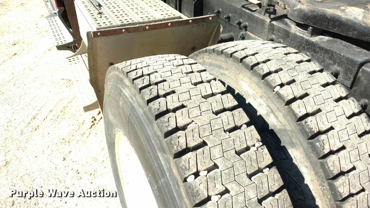 image for item DB0982 1990 Freightliner FLD semi truck