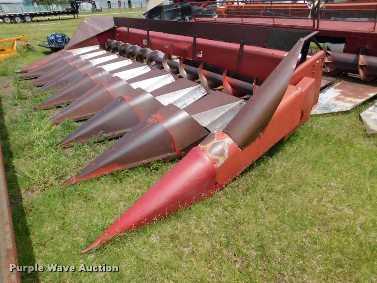 image for item DB1015 International 1083 corn head