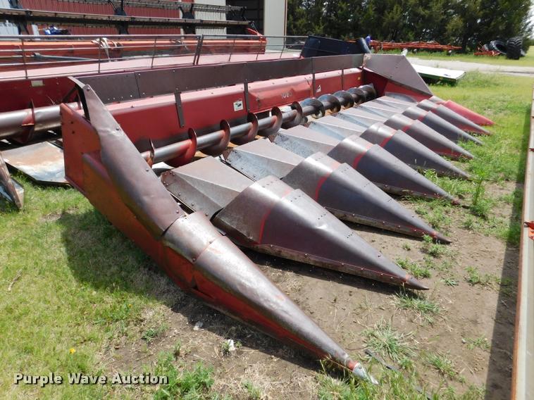 image for item DB1015 International 1083 corn head