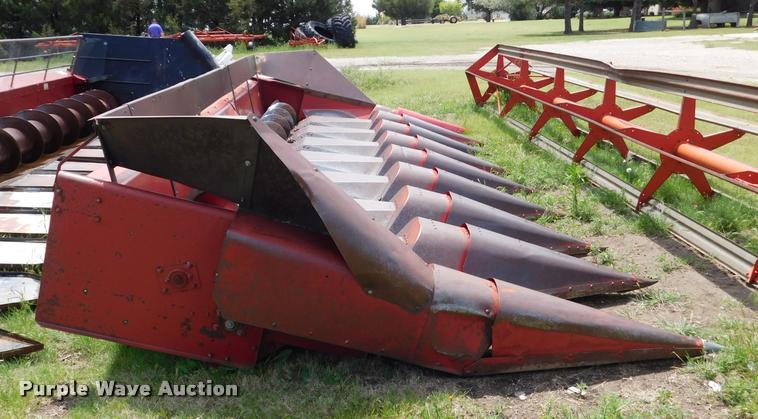 image for item DB1015 International 1083 corn head