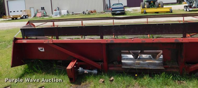 image for item DB1015 International 1083 corn head