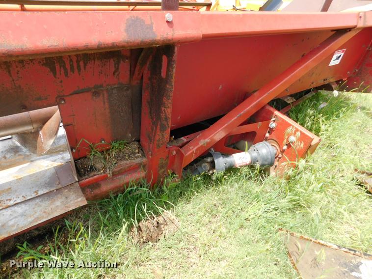 image for item DB1015 International 1083 corn head