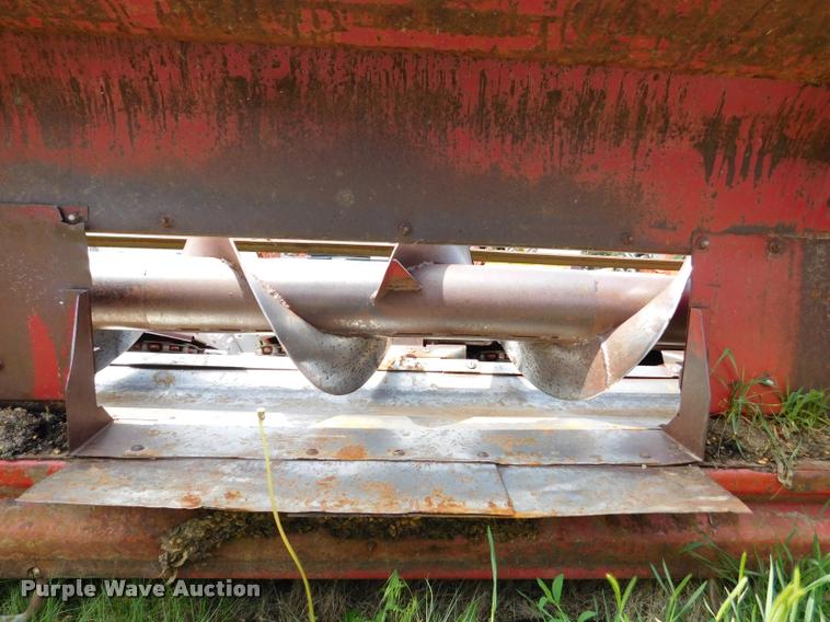 image for item DB1015 International 1083 corn head