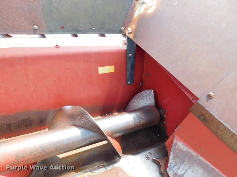 image for item DB1015 International 1083 corn head