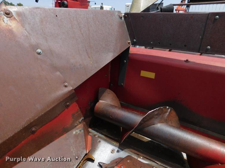 image for item DB1015 International 1083 corn head