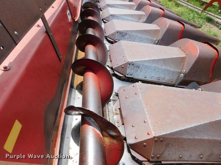 image for item DB1015 International 1083 corn head