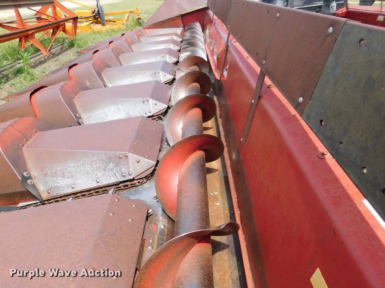 image for item DB1015 International 1083 corn head