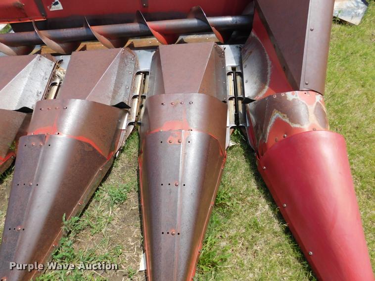 image for item DB1015 International 1083 corn head