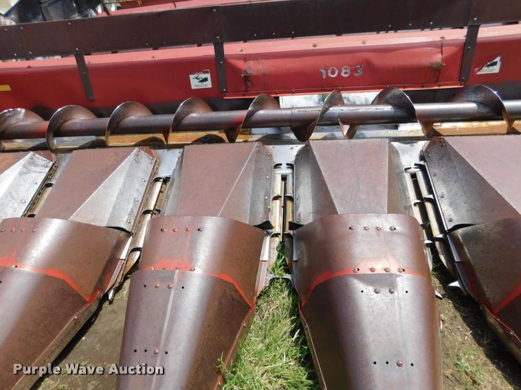 image for item DB1015 International 1083 corn head