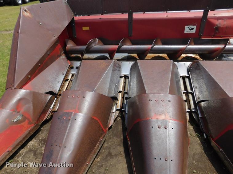 image for item DB1015 International 1083 corn head