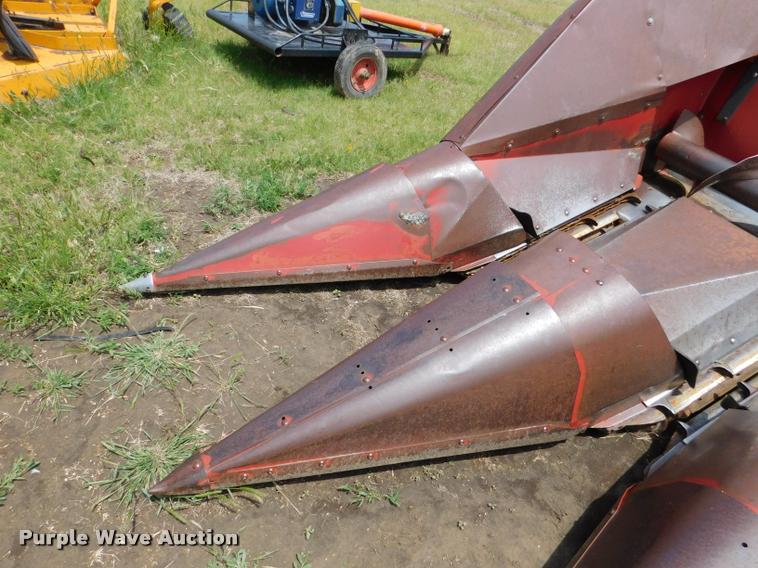 image for item DB1015 International 1083 corn head