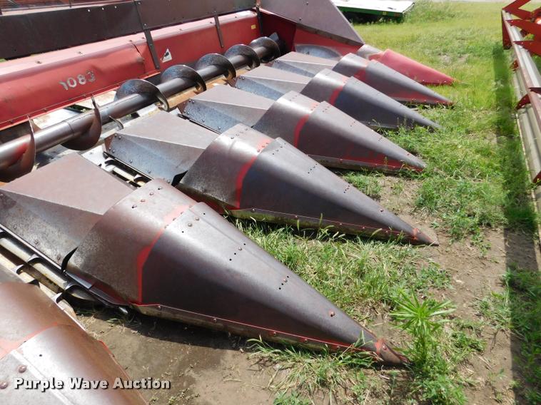 image for item DB1015 International 1083 corn head