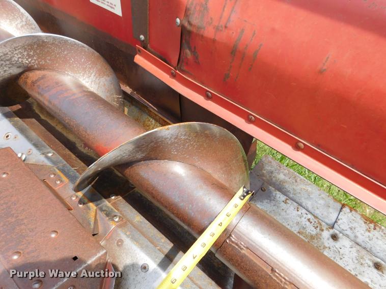 image for item DB1015 International 1083 corn head