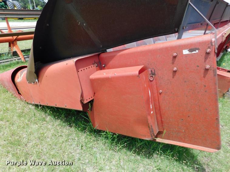 image for item DB1015 International 1083 corn head