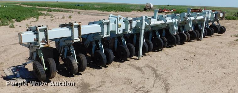 image for item DB1018 Orthman 9300 field cultivator