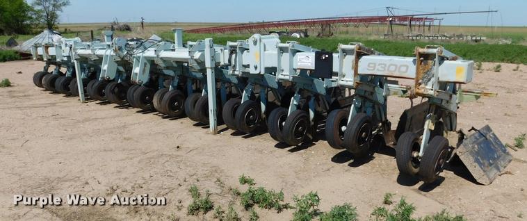 image for item DB1018 Orthman 9300 field cultivator