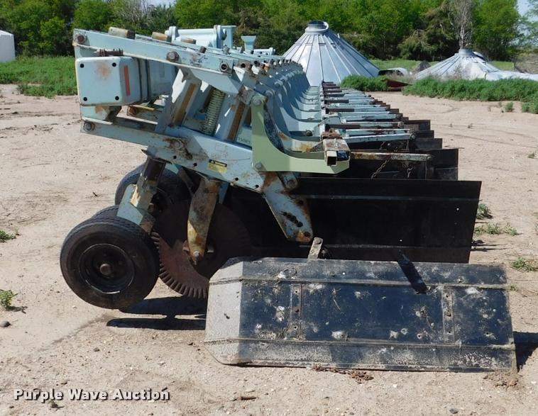 image for item DB1018 Orthman 9300 field cultivator