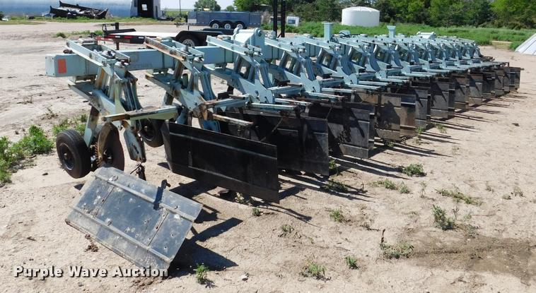 image for item DB1018 Orthman 9300 field cultivator