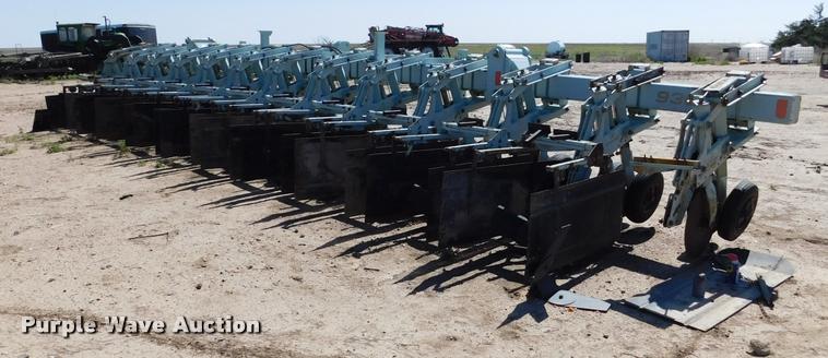 image for item DB1018 Orthman 9300 field cultivator