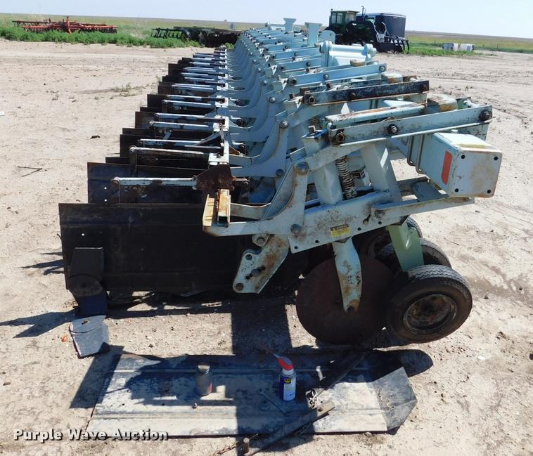 image for item DB1018 Orthman 9300 field cultivator