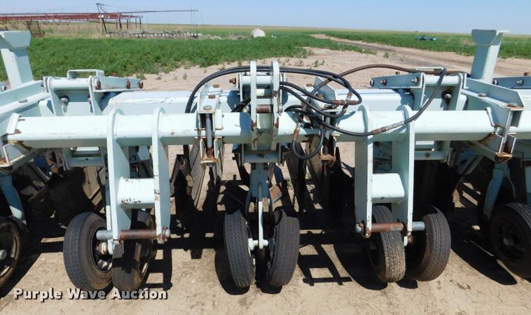 image for item DB1018 Orthman 9300 field cultivator
