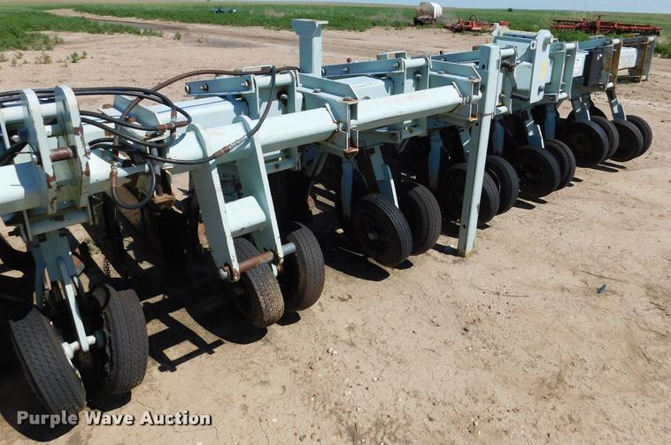 image for item DB1018 Orthman 9300 field cultivator