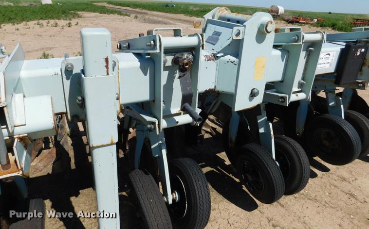 image for item DB1018 Orthman 9300 field cultivator